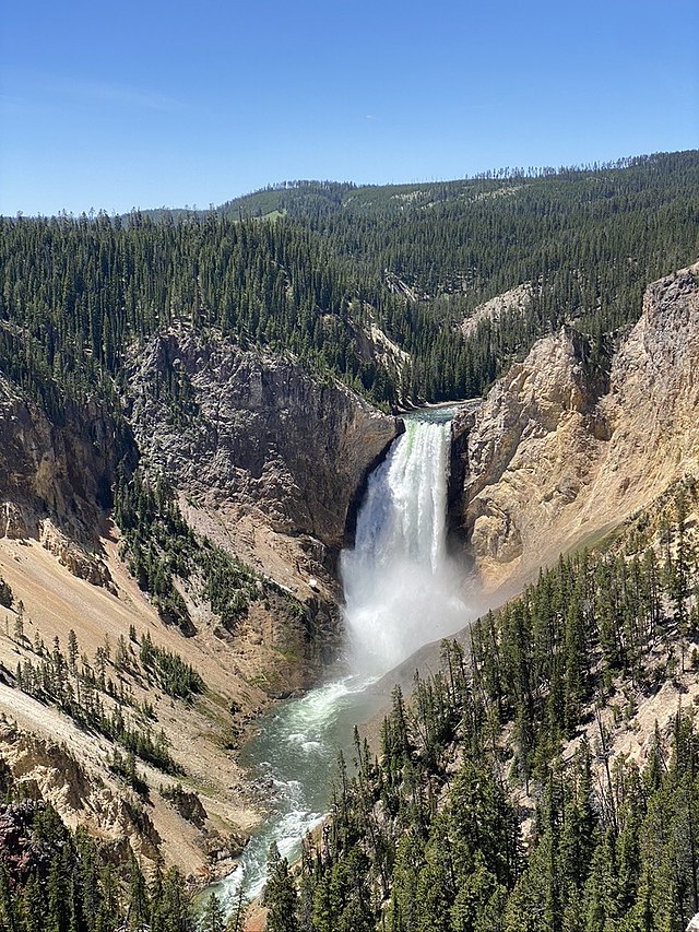 hotels in Yellowstone National Park
